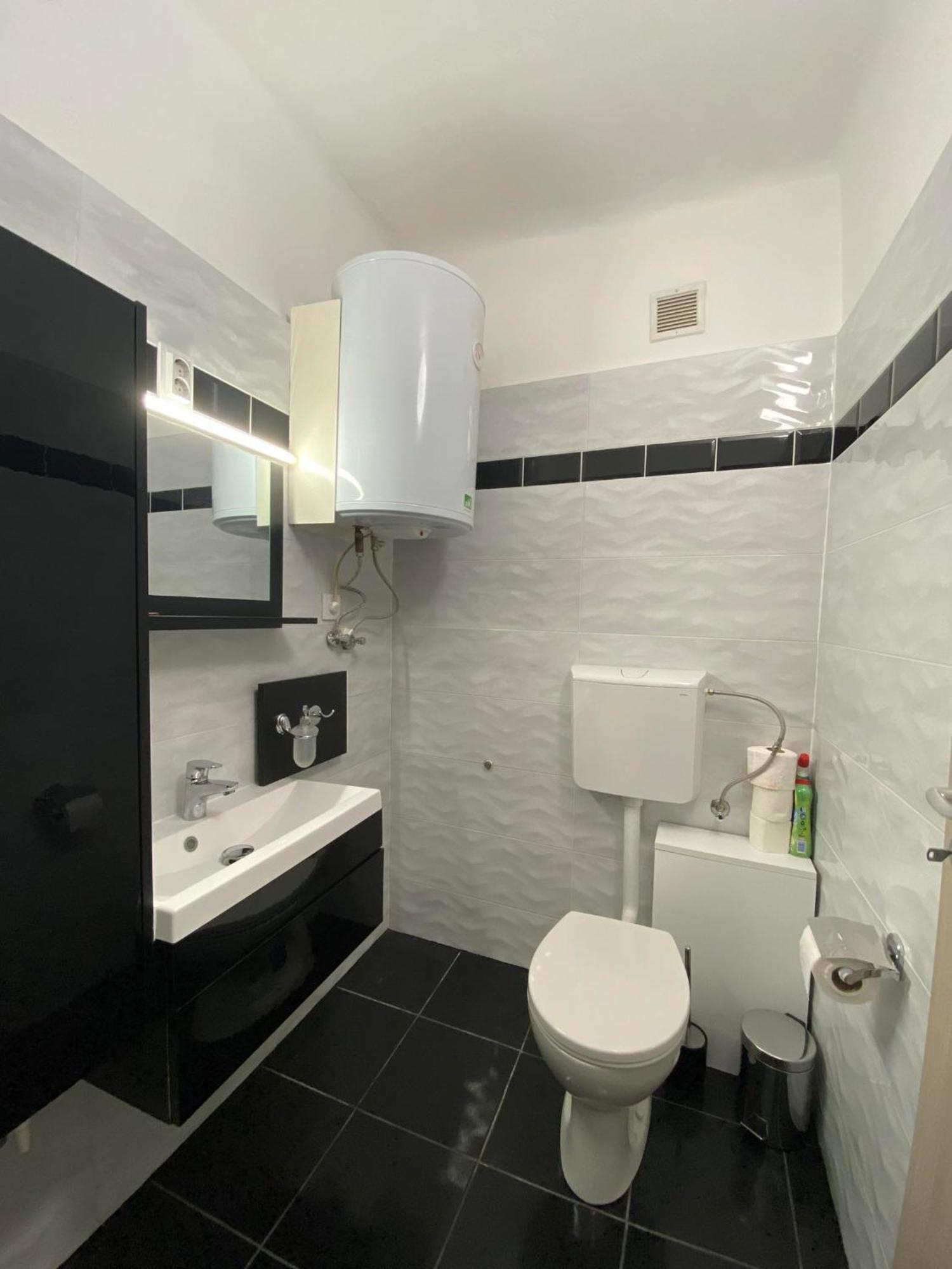 Real Home Apartman Pecs Exterior photo